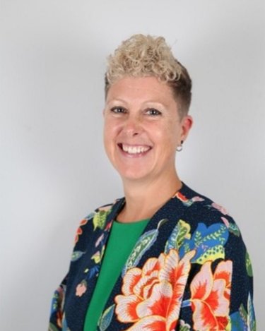 Headshot of becky hayes