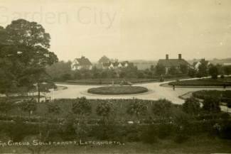 This roundabout was built c.1909 at a point on Broadway where six roads converged 'Sollershott Circus'. Confusion was caused when drivers used it before 1921 as it didn’t actually have a sign saying ‘Keep Left’!